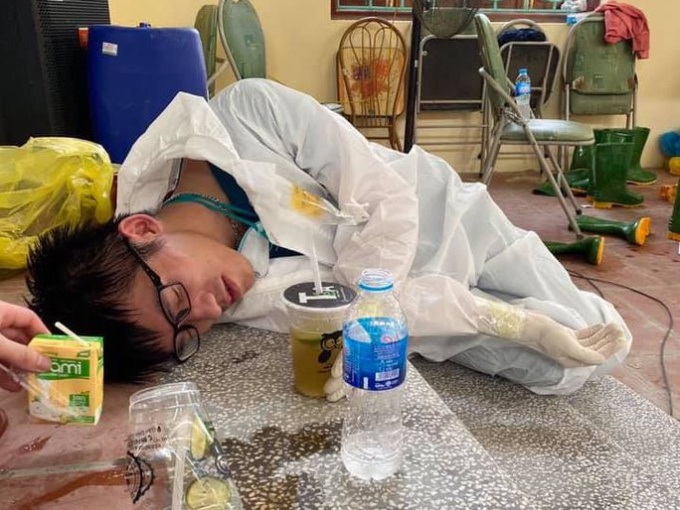 Những hình ảnh nhói lòng ở tâm dịch Bắc Ninh
