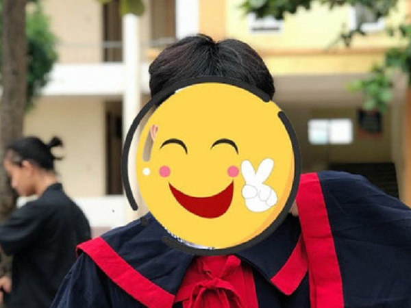 Nam sinh lớp 12 bỗng nổi như cồn vì quá đẹp trai trong buổi tổng kết, thử xem ảnh ngày thường chỉ biết thốt lên: Cực phẩm!