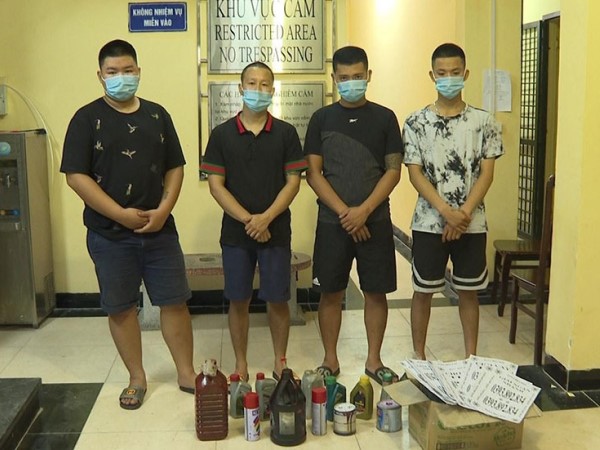 Ổ ‘tín dụng đen’ chuyên ném chất bẩn vào nhà con nợ