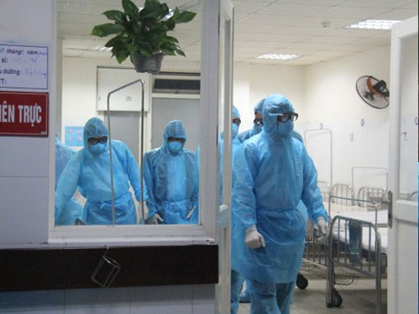 Lịch trình của nữ sinh bị lây Covid-19 từ mẹ, 3 lần xét nghiệm mới phát hiện dương tính với SARS-CoV-2