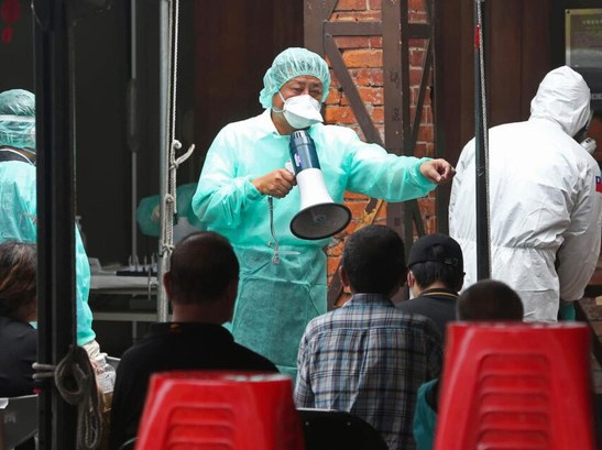 Đài Loan trước cơn 'sóng dữ' COVID-19: Thiếu vaccine nhưng quyết không dùng hàng TQ - Đây là lí do