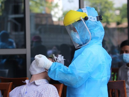 Hà Nội ghi nhận 2 ca dương tính SARS-CoV-2, trong đó có nam thanh niên 19 tuổi đến sân bóng chơi cùng F0
