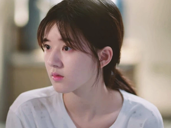 Netizen Việt 'tổng tấn công' Triệu Lộ Tư vì phim mới dở tệ quá mức: 'Ủa tưởng đẹp lấn át Địch Lệ Nhiệt Ba luôn mà?'