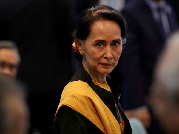 Cố vấn Nhà nước Myanmar Aung San Suu Kyi lần đầu xuất hiện trước tòa