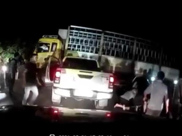 Dùng bàn chông, nổ súng chặn bắt ô tô chở ma túy