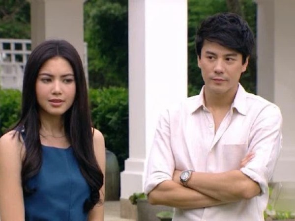 Chồng tuyên bố sẵn sàng bỏ vợ, cô không đáp lại nửa lời nhưng sự xuất hiện của vị khách lạ khiến anh ta giật mình hối lỗi