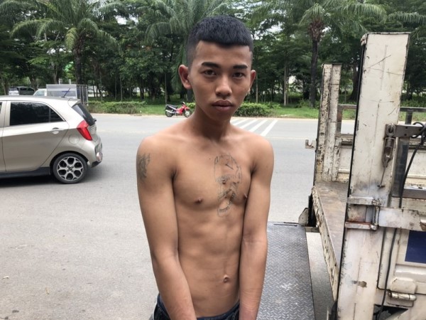 Bình Dương: 1 phụ nữ đang ngủ bị kề dao vào cổ