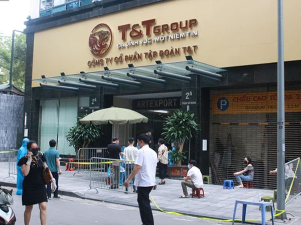 Ảnh: Lấy mẫu xét nghiệm với toàn thể nhân viên Tập đoàn T&T sau ca mắc Covid-19