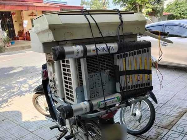 Bật mí chiêu 'chém ngọt' của thợ sửa điều hòa ngày nắng rát