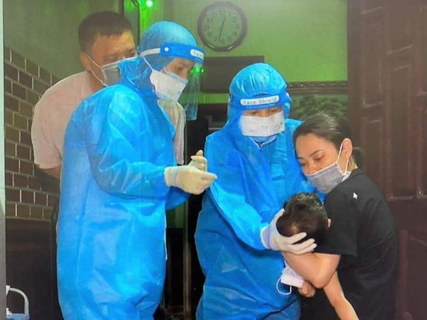 Bé 2 tuổi dương tính với SARS-CoV-2