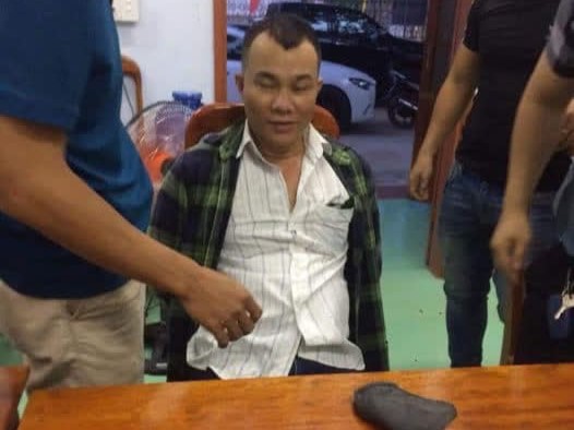 Mang 2 lệnh truy nã, người đàn ông vẫn 'tự tin' đi làm căn cước công dân
