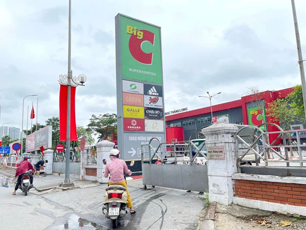 Big C Thăng Long 'cửa đóng then cài', khách ngậm ngùi quay xe