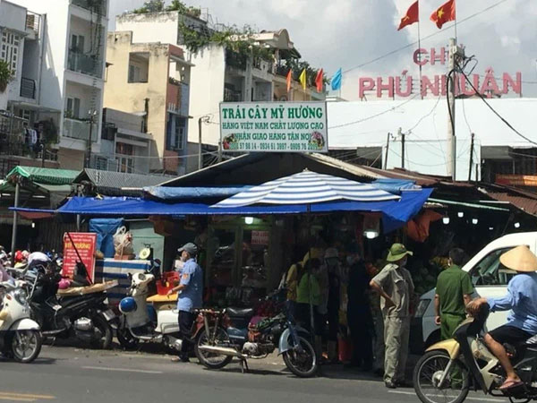 TP.HCM ra công văn khẩn: Tổ chức giãn cách tại các chợ TTTM, siêu thị, chợ  truyền thống, chợ đêm, chợ đầu mối