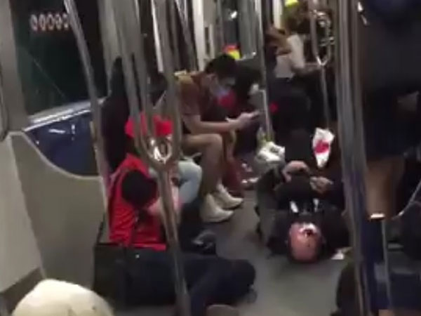 Hai đoàn tàu đâm nhau ở Malaysia, hàng trăm người bị thương