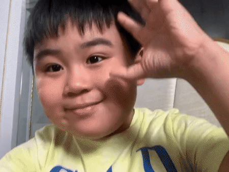 Tỷ phú trẻ nhất Việt Nam cho clip mới toanh lên sóng ngay lúc mẹ Phương Hằng livestream: Cao thủ của sự tranh thủ