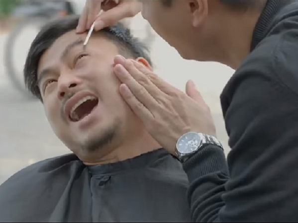 Mùa hoa tìm lại tập 1: Đồng suýt mất bộ lông mày vì nhân viên cắt tóc mải xem Hướng dương ngược nắng tập cuối