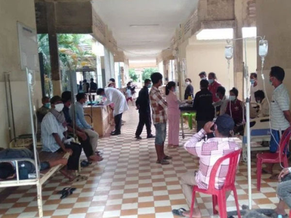 9 người chết và hơn 30 người nhập viện cấp cứu khi uống rượu trong đám tang tại Campuchia