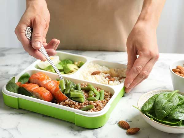 Tủ lạnh là vật dụng 'bẩn' số 1 trong nhà bếp: Có 2 món được lấy ra từ tủ lạnh dễ gây ung thư dạ dày