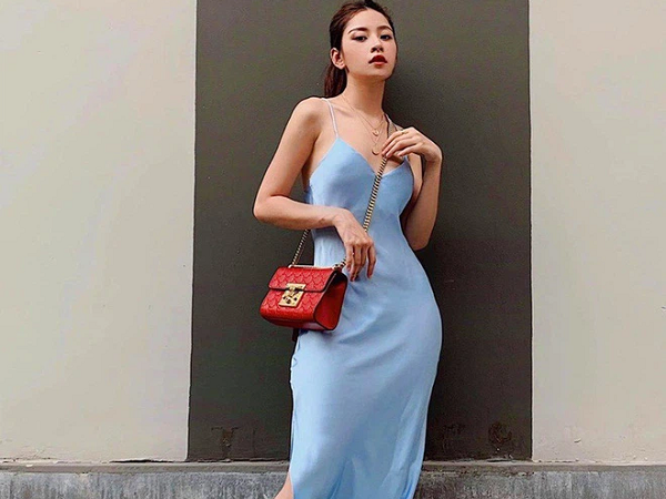 Mặc váy lụa mà gặp cơn gió to là thảm họa 'lộ hàng' ở ngay trước mắt, làm gì để phòng tránh đây?
