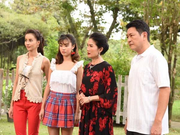 Anh trai tôi ly hôn vì vợ vô sinh, 4 năm sau chị dâu cũ về quê đi ngang qua cửa nhà mà khiến cả gia đình tôi 'hóa đá'