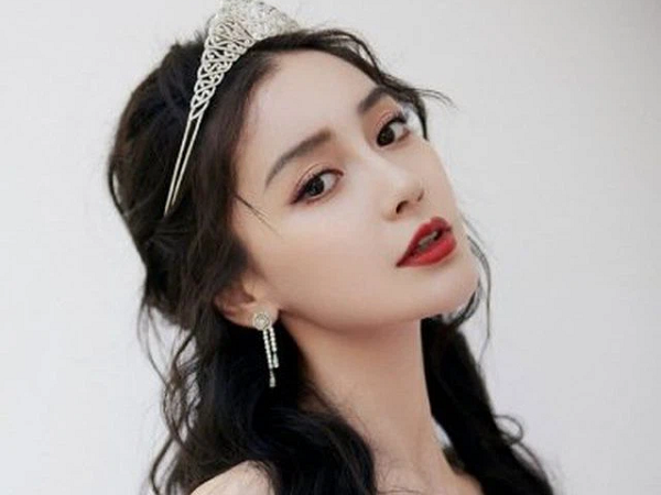 Running Man Hoa ngữ: Angelababy bị đàn em đập gối rồi nhổ nước bọt, uất ức đến mức rời show?