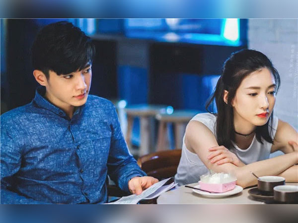 Mất 1 chỉ vàng cưới, chồng nghi vợ rồi bắt ngủ đứng trong đêm tân hôn, sáng ra nhìn cảnh tượng mà anh ta 'hối không kịp'
