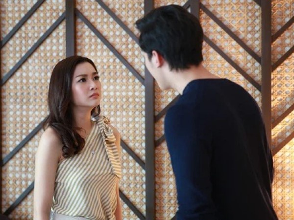 Lời thì thầm đêm tân hôn khiến chồng lĩnh ngay 1 cái tát, vợ thu dọn hành lý về nhà mẹ đẻ ngay trong đêm