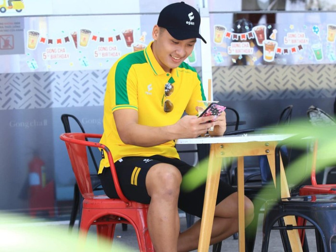 Loạt ảnh đời thường chuẩn 'nam thần' của người hùng tuyển futsal Việt Nam