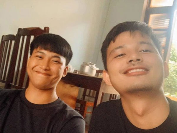 Mũi trưởng Long khoe tóc 'gáo dừa' cực đáng yêu bên đồng chí Sơn, Hậu Hoàng cảm thấy thế nào ta?