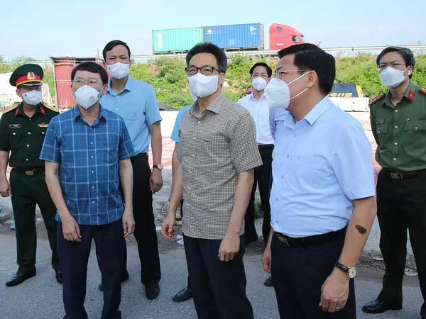 Chùm ảnh: Phó Thủ tướng Vũ Đức Đam thị sát tại 'tâm dịch' Bắc Giang