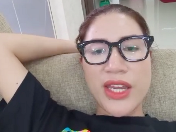 Trang Khàn bỗng dưng livestream giải trình tiền từ thiện 132 triệu nằm yên trong tài khoản của mình sau 1 năm mới gửi đi vì dịch: 'Mọi người khui thì tôi bảo là 132 triệu không xây được trường!'