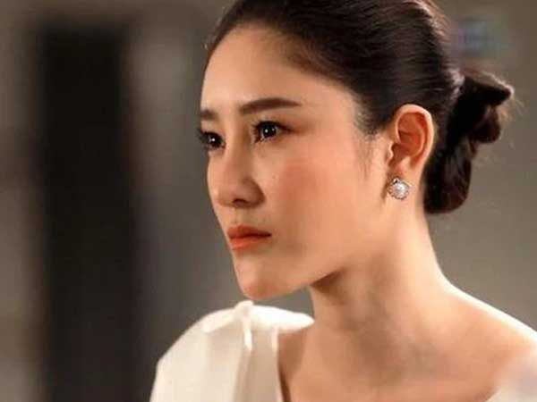 Mỗi lần nhà có khách, chồng tôi cư xử rất kỳ cục khiến tôi ngượng chín mặt, khi mẹ vợ tới chơi anh cũng không buông tha