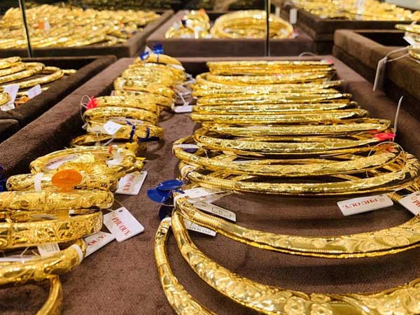 Sau khi tăng kỷ lục, giá vàng quay đầu giảm
