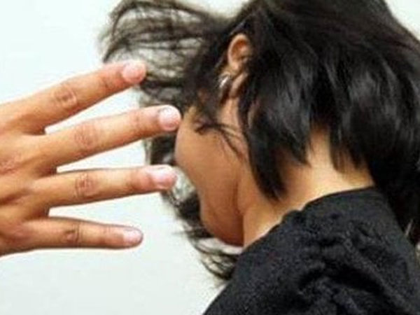 Con bị cắn lúc đùa nghịch khi đi học, mẹ đến tận nhà tát bạn học của con
