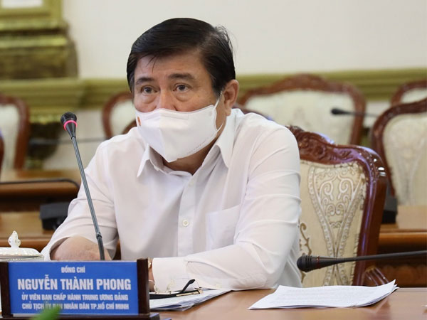 KHẨN: Chủ tịch TP.HCM yêu cầu tạm dừng hoạt động nhà hàng, khách sạn, quán cắt tóc, gội đầu và mọi hoạt động tôn giáo