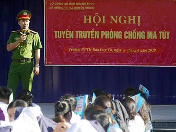 Bộ GD-ĐT ra văn bản 'không thể tin nổi': 'Phối hợp thí điểm thử ma túy cho học sinh, sinh viên'?