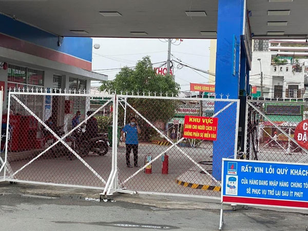 Người bán vé số tham gia giáo phái nghi mắc Covid-19, Thủ Đức phong tỏa 1 cây xăng