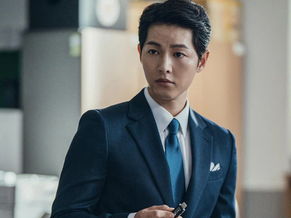 Song Joong Ki xem xét vai người hầu 'tái sinh' thành cậu chủ, báo thù gia đình tài phiệt