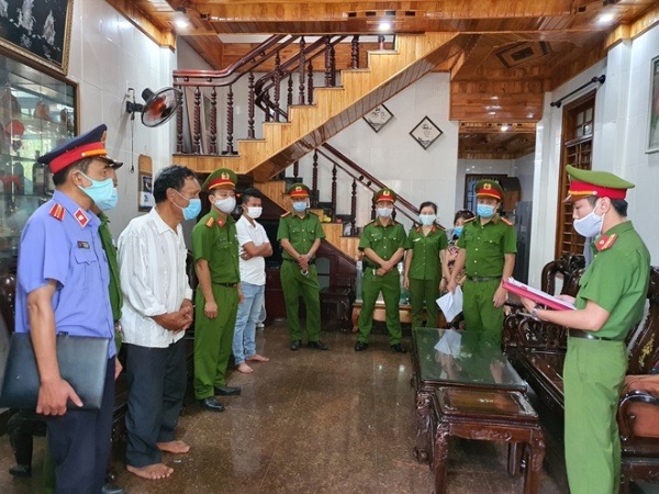 Ba cha con kê khống 353 ngôi mộ giả, chiếm đoạt hơn 700 triệu đồng