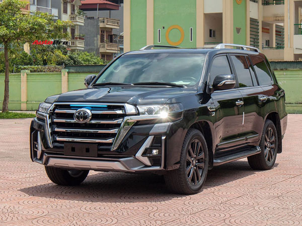 Vừa 'khui thùng' Toyota Land Cruiser 2021, đại gia Việt chịu chơi chi hơn 500 triệu độ theo phong cách độc với lưới tản nhiệt khổng lồ như xe đời mới