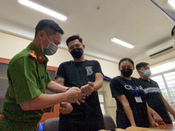 Thanh niên lái siêu xe Ferrari khai: 'Sau khi bị còng tay, không ai làm việc với tôi' (?!)