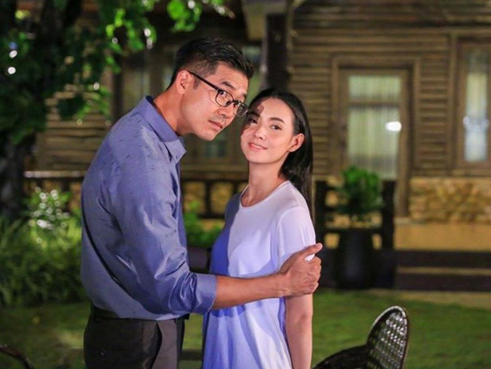 Kỉ niệm 10 năm ngày cưới, chồng tổ chức bữa tối lãng mạn rồi lấy ra một thứ khiến tôi kinh sợ vùng chạy khỏi phòng
