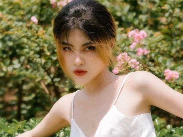Gái xinh trên phố làm KOL, hàng xóm ở quê giật ngược: 'Sao nó gửi ảnh trần truồng cho người ta xem?'
