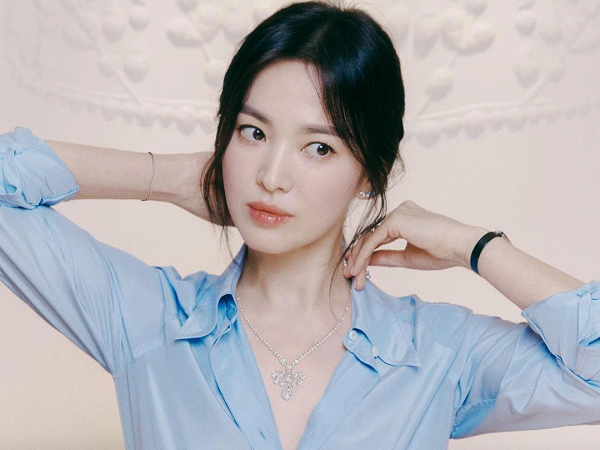 Hóa ra Song Hye Kyo vẫn giữ style 'ăn chơi' này từ hồi còn trẻ măng cho đến tận bây giờ