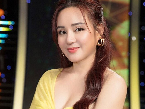 Vy Oanh đăng status khẳng định bị vu khống, tiết lộ việc cần làm lúc này giữa drama với bà Phương Hằng