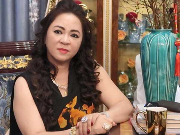 Sổ đỏ cân 'ký', ủng hộ hàng trăm nền đất chống dịch Covid-19, bà chủ Đại Nam Nguyễn Phương Hằng giàu cỡ nào trên thị trường BĐS?