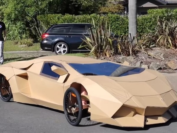 Bản sao Lamborghini có thể lái được làm từ bìa carton được bán với giá 10.000USD