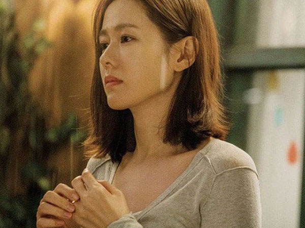 Mẹ đẻ đến thăm con gái đi lấy chồng, bà vừa chỉ vào vết lạ trên sàn tôi liền bật khóc