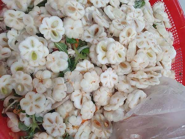 Đặc sản nộm măng cụt xanh, bay ra Hà Nội giá chát vẫn tranh nhau mua