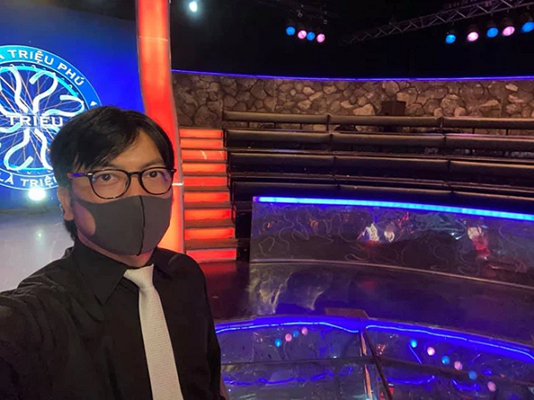 Hụt hẫng vì phải ghi hình không khán giả, MC 'Ai là triệu phú' đòi livestream lén